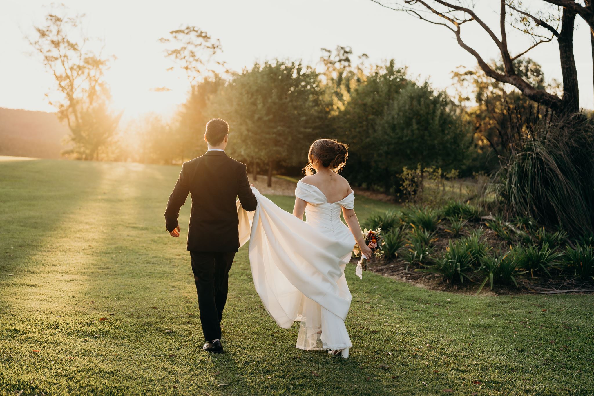 Newlyweds walk around Suzarosa property at sunset in the Blue Mountains
